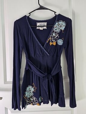Anthropologie Y2K/Early 2000's Deletta floral embroidered wrap tie top in navy